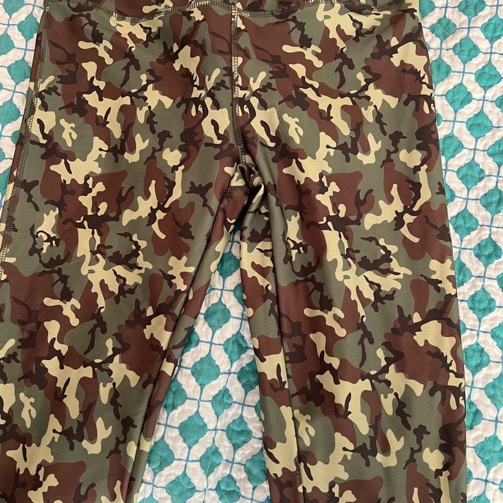Green and Brown Camouflage Leggings for Outdoor Adventures